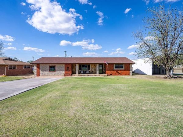 921 E North Boundary Street, Sentinel, OK 73664