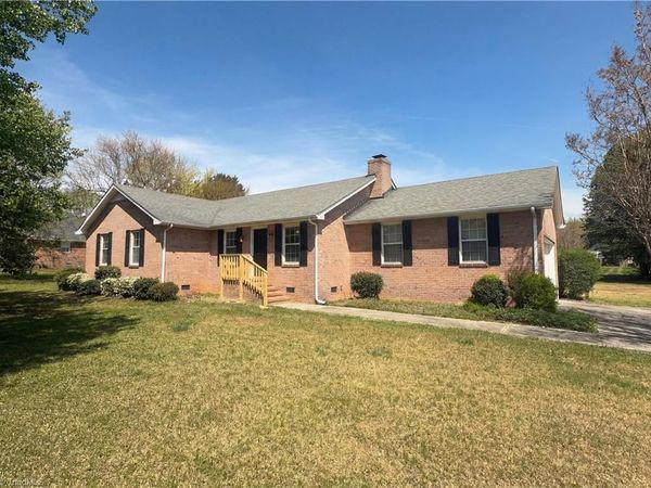 8301 Knight Village Circle , Stokesdale, NC 27357