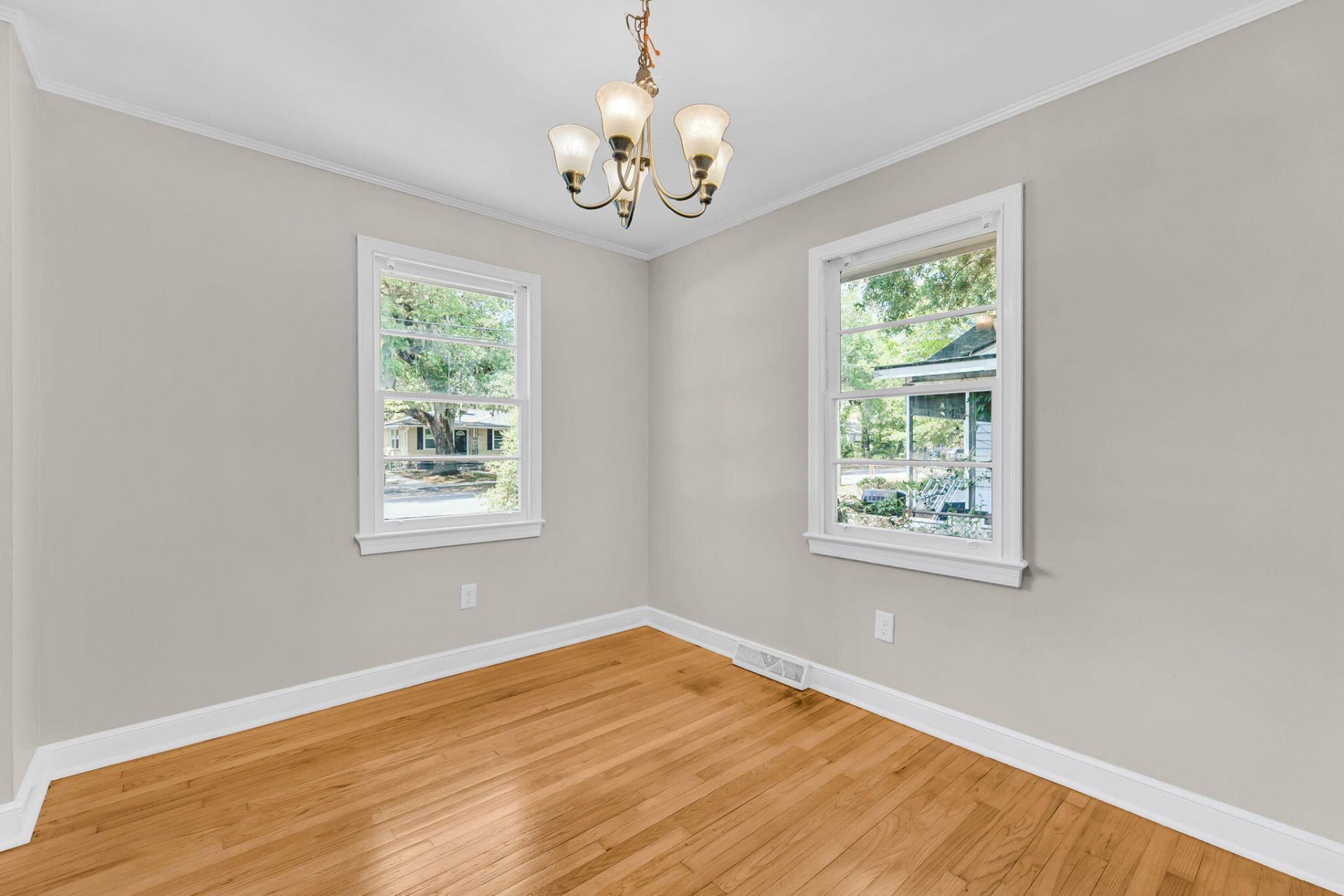 5622 Meadow Avenue Photo 8