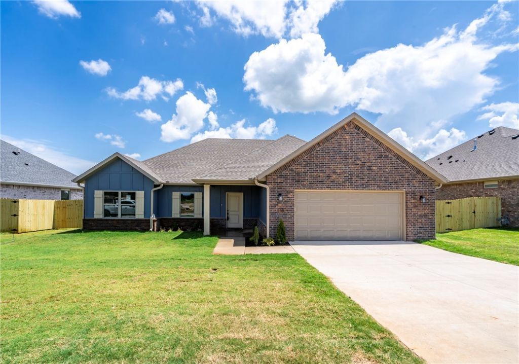 110 N Banner Avenue, Farmington, AR 72730 Main Photo