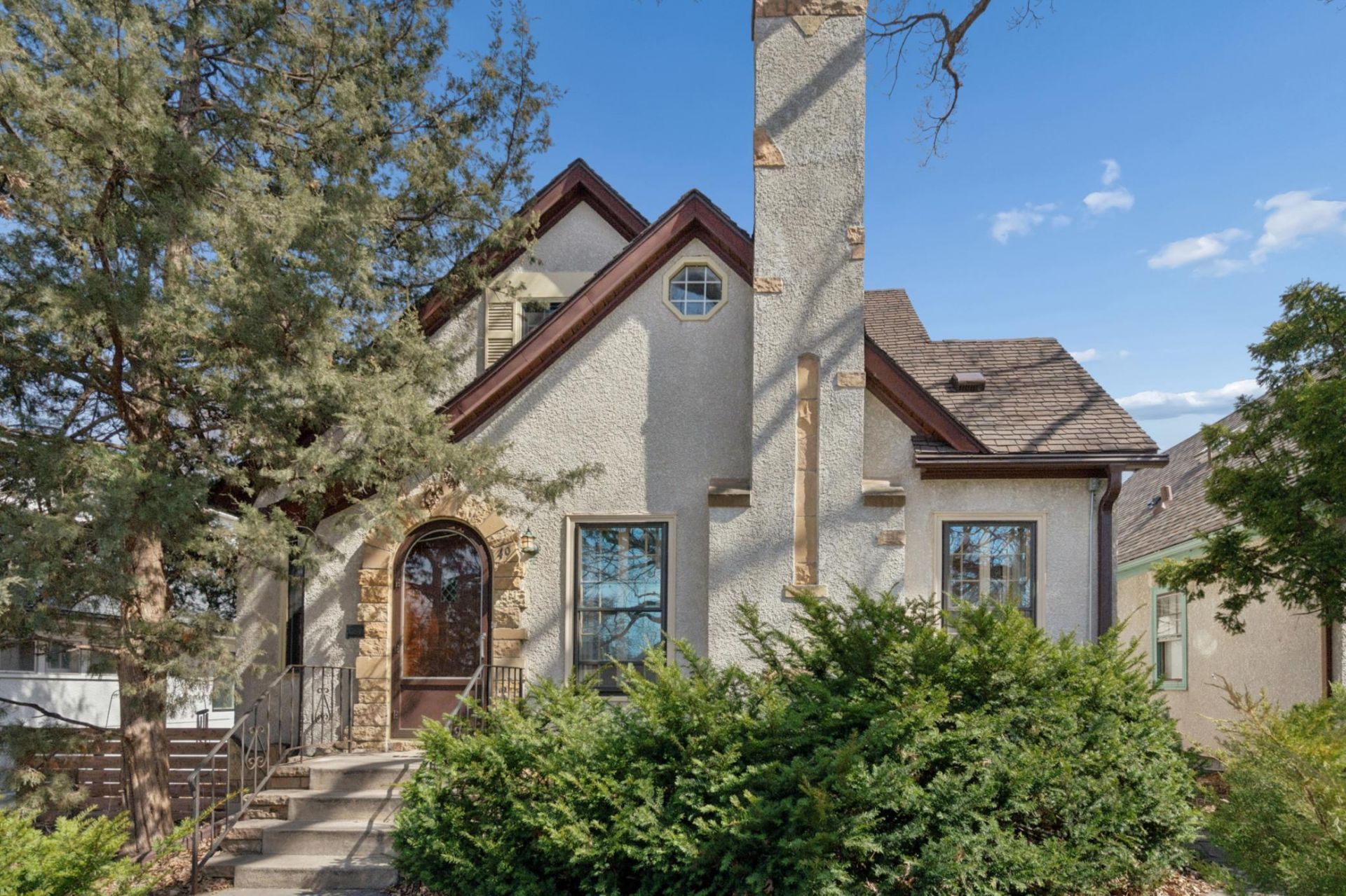 49 Sheridan Avenue S, Minneapolis, MN 55405 Main Photo