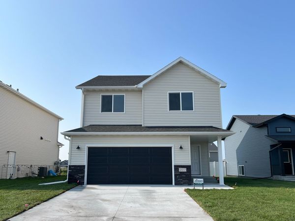 2517 36th Avenue S, Moorhead, MN 56560
