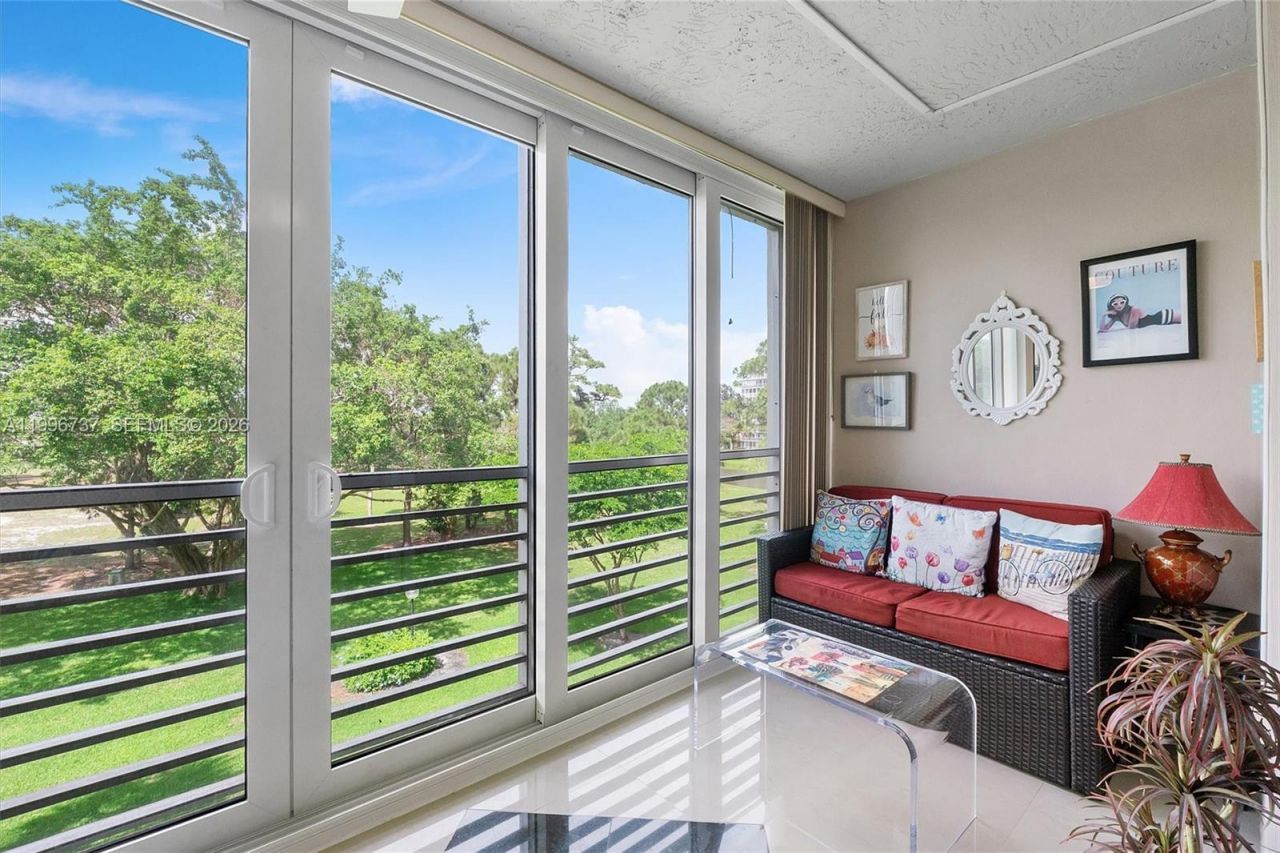 3503 Oaks Way, Unit 308, Pompano Beach, FL 33069 Photo