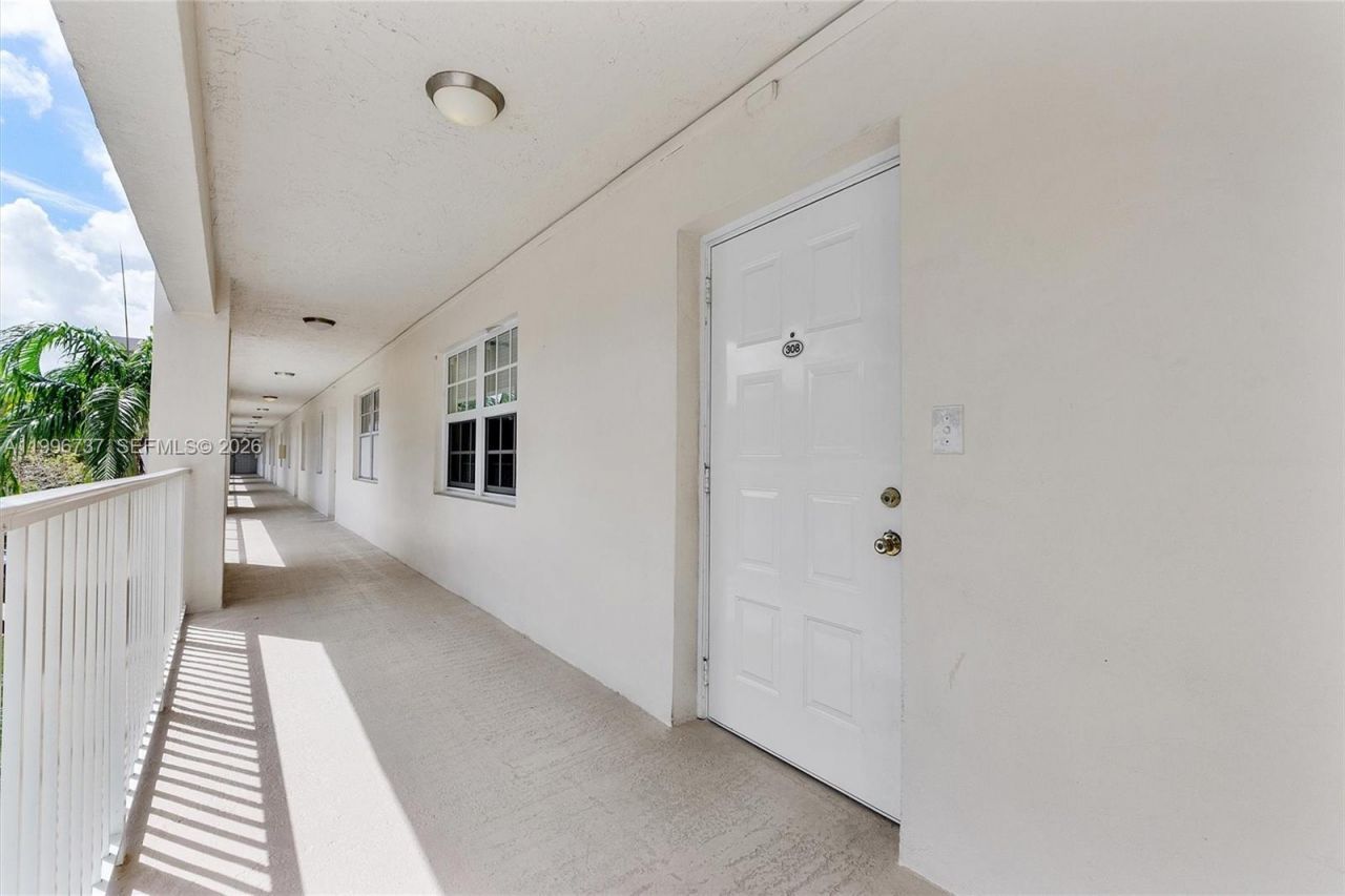 3503 Oaks Way, Unit 308, Pompano Beach, FL 33069 Photo