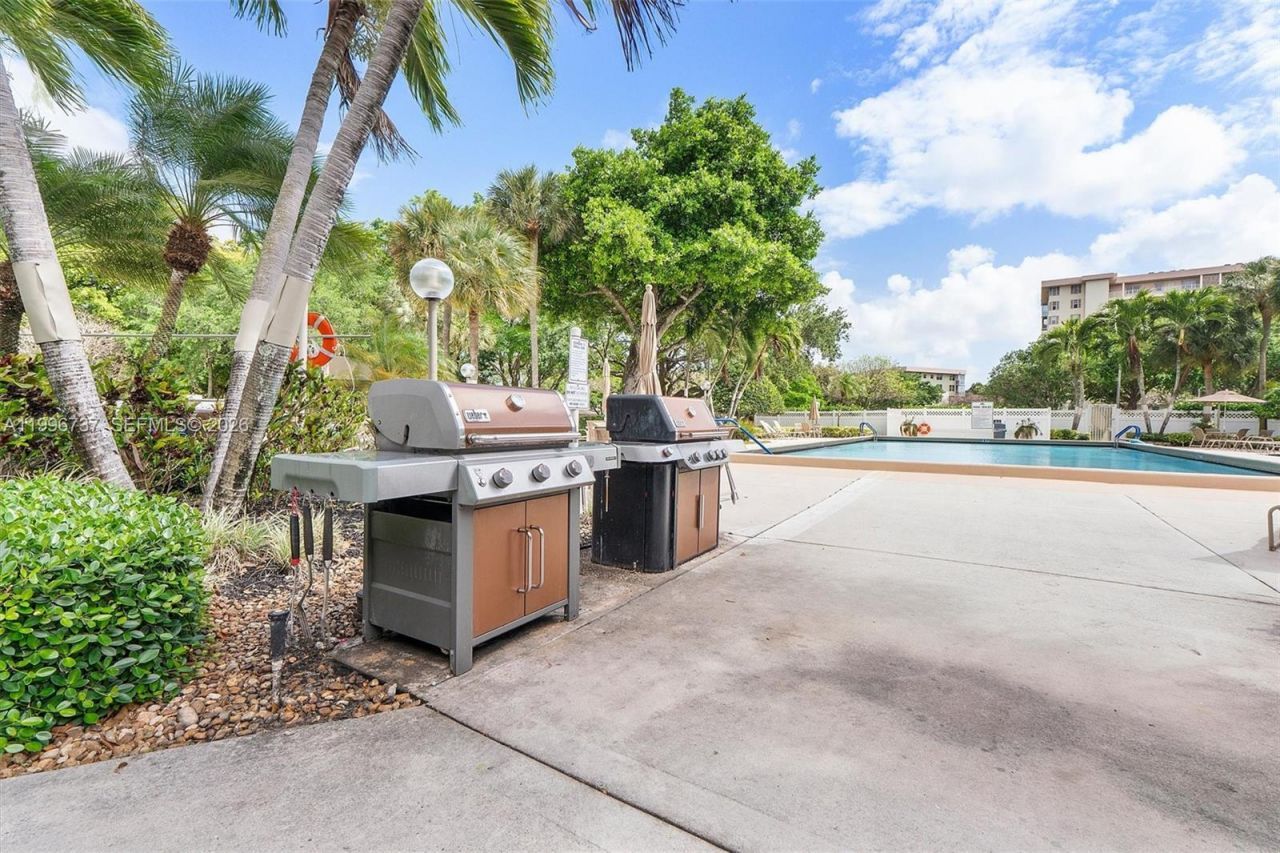 3503 Oaks Way, Unit 308, Pompano Beach, FL 33069 Photo