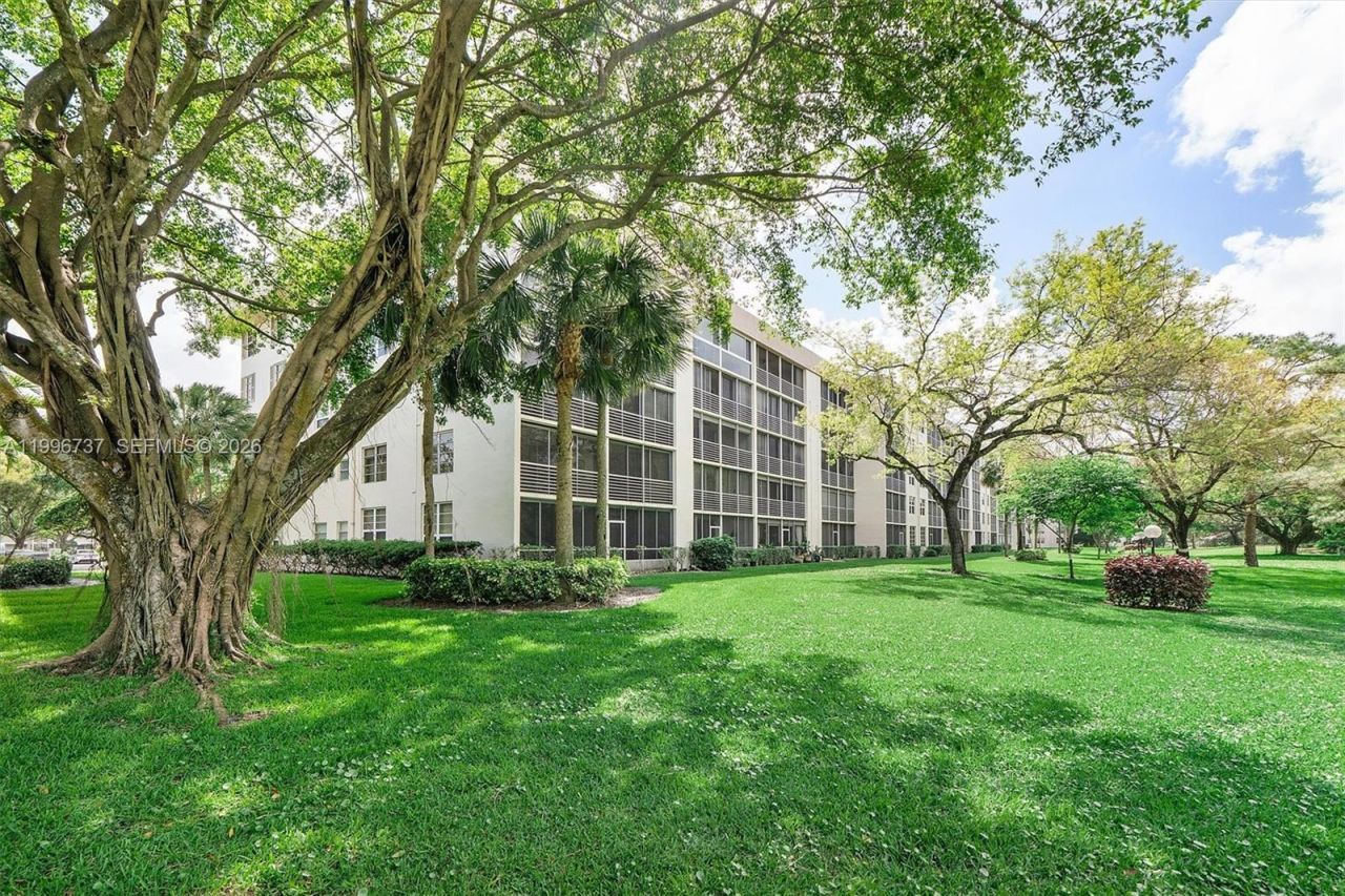 3503 Oaks Way, Unit 308, Pompano Beach, FL 33069 Photo