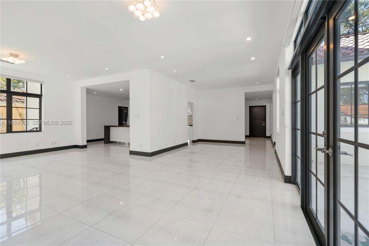 519 Alhambra Cir, Coral Gables, FL 33134 Photo