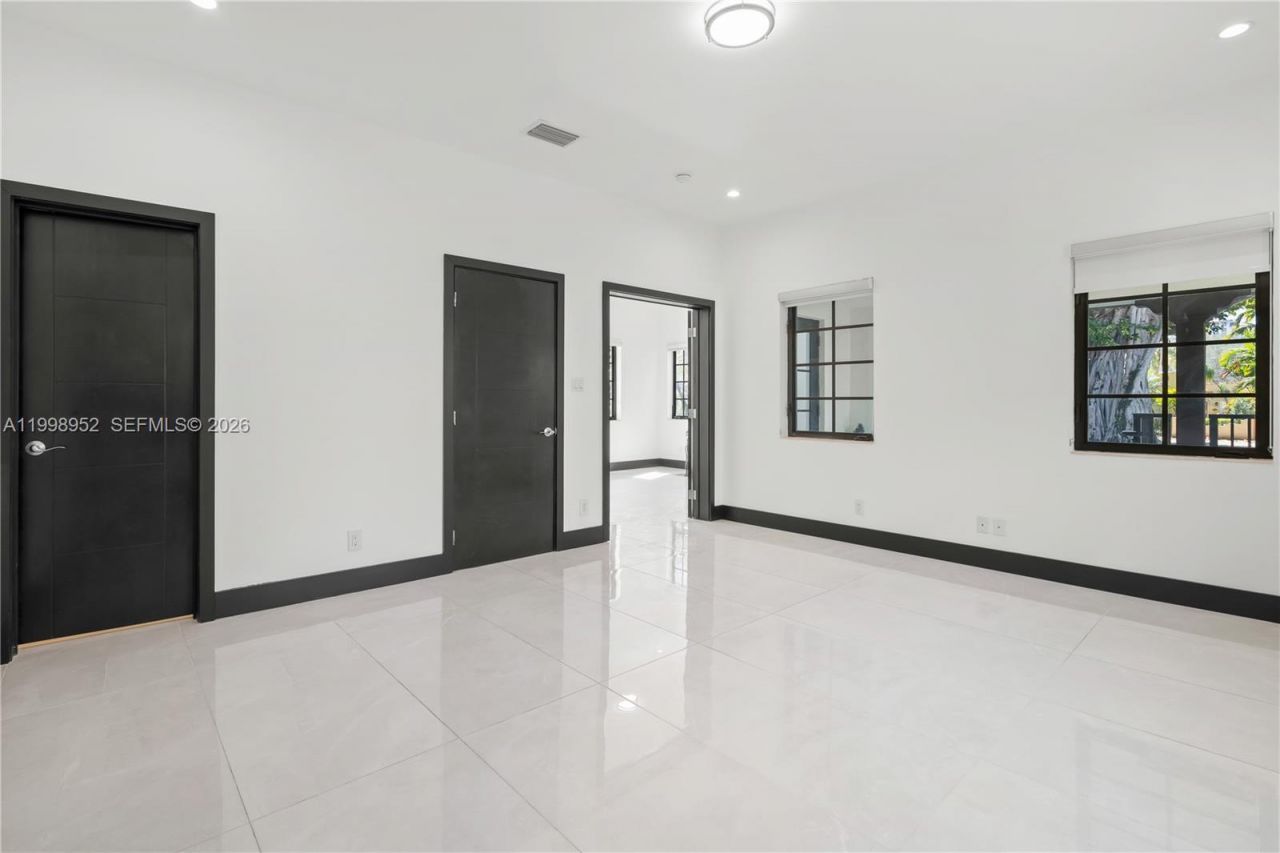 519 Alhambra Cir, Coral Gables, FL 33134 Photo