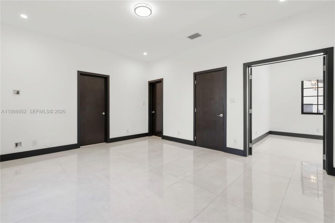 519 Alhambra Cir, Coral Gables, FL 33134 Photo