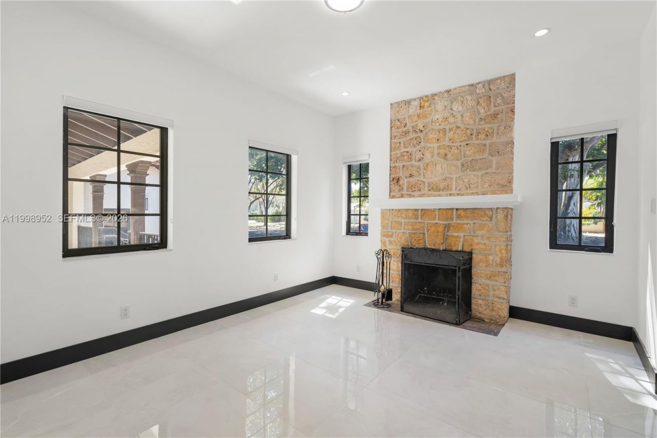 519 Alhambra Cir, Coral Gables, FL 33134 Photo