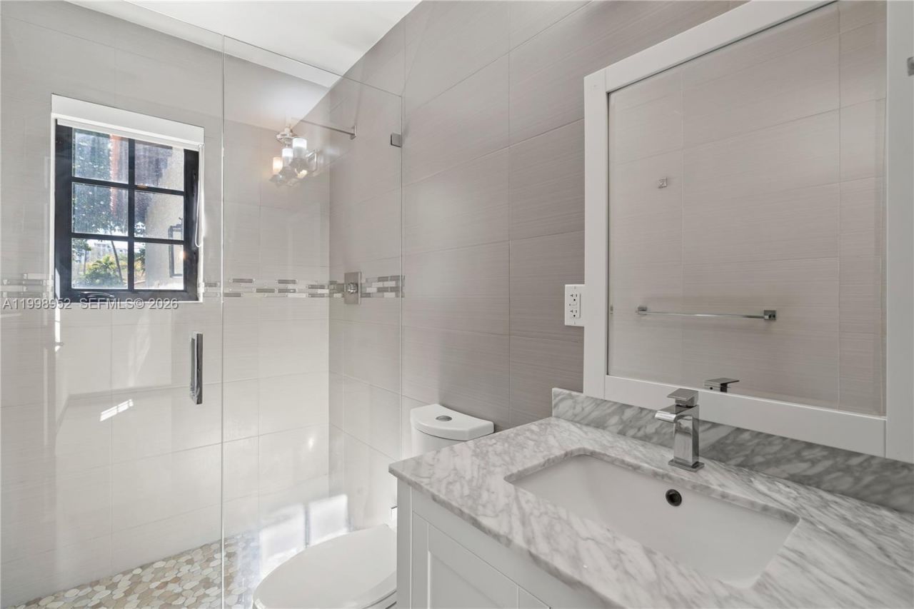 519 Alhambra Cir, Coral Gables, FL 33134 Photo