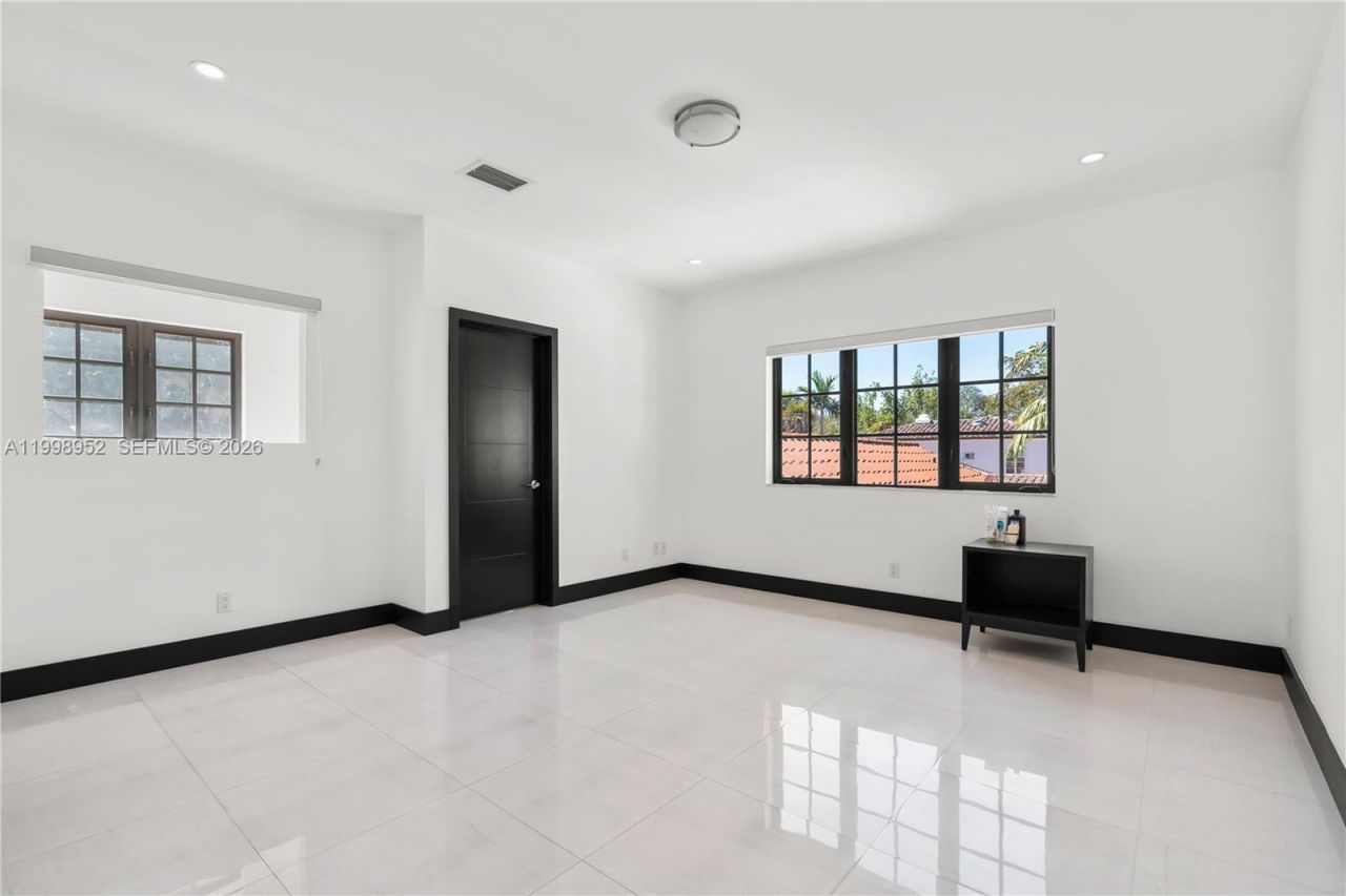 519 Alhambra Cir, Coral Gables, FL 33134 Photo