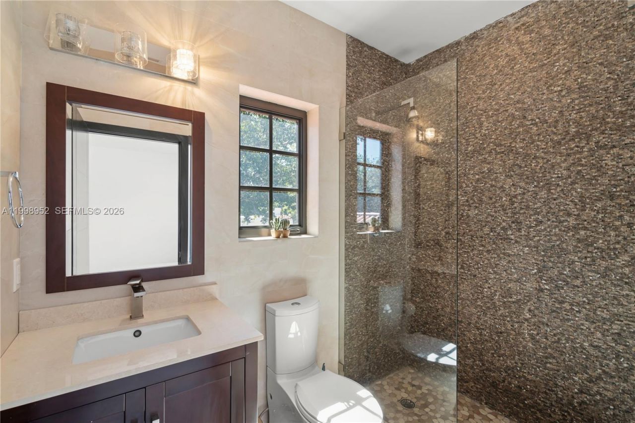 519 Alhambra Cir, Coral Gables, FL 33134 Photo