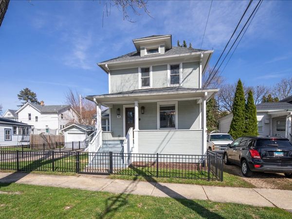 18 N Main Street , Naperville, IL 60540