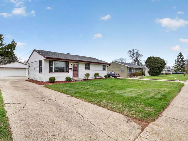 7418 Orion Street , Loves Park, IL 61111