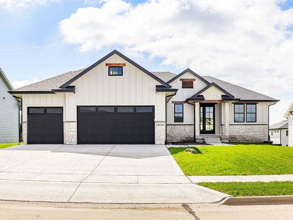 18048 Tanglewood Drive, Clive, IA 50325