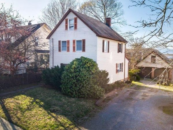 24 Dennis Street , Manhasset, NY 11030