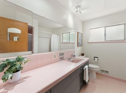 6001 S Land Park Dr, Sacramento, CA 95822 Photo