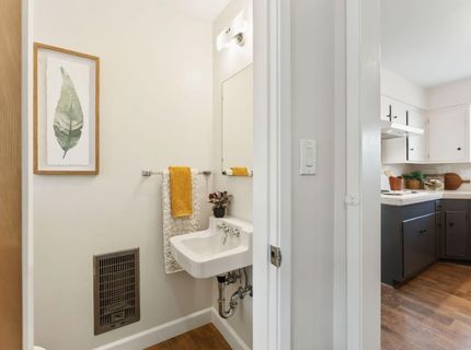 6001 S Land Park Dr, Sacramento, CA 95822 Photo