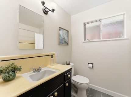 6001 S Land Park Dr, Sacramento, CA 95822 Photo