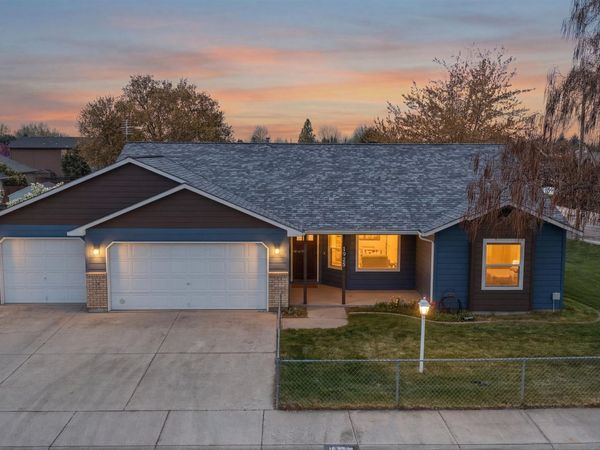 1925 N Hillmont Ave, Meridian, ID 83646