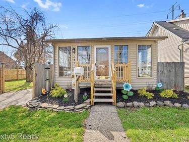 2232 9th Street, Wyandotte, MI 48192