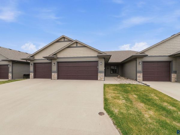 1930 S Sonoma Pl, Sioux Falls, SD 57106
