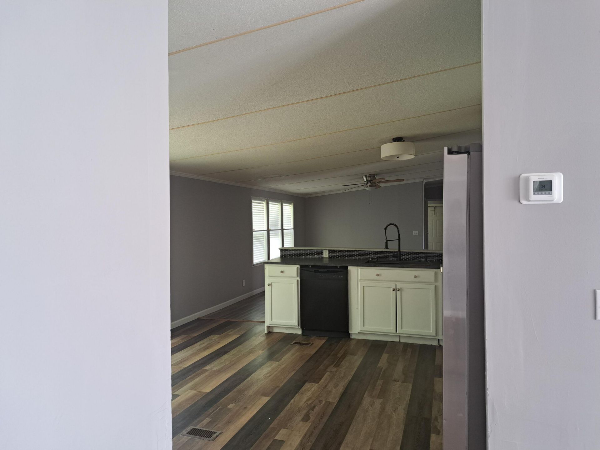 188 Hilliard Boulevard Photo 4