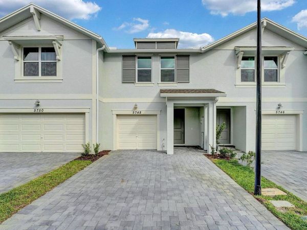 5748 SE Edgewater Circle, Stuart, FL 34997