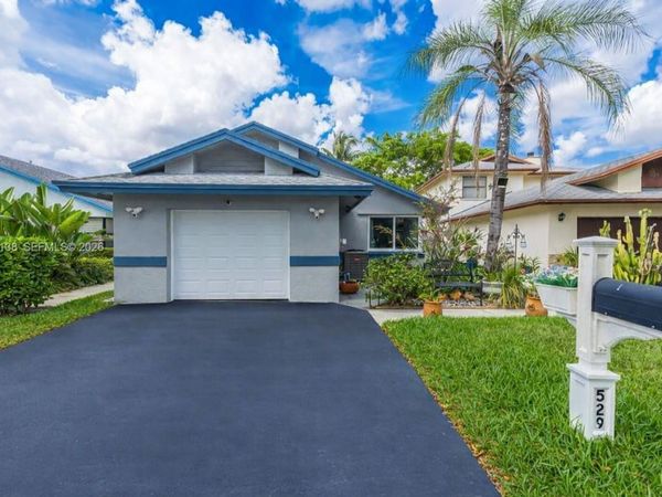 529 Lakeside Cir, Sunrise, FL 33326