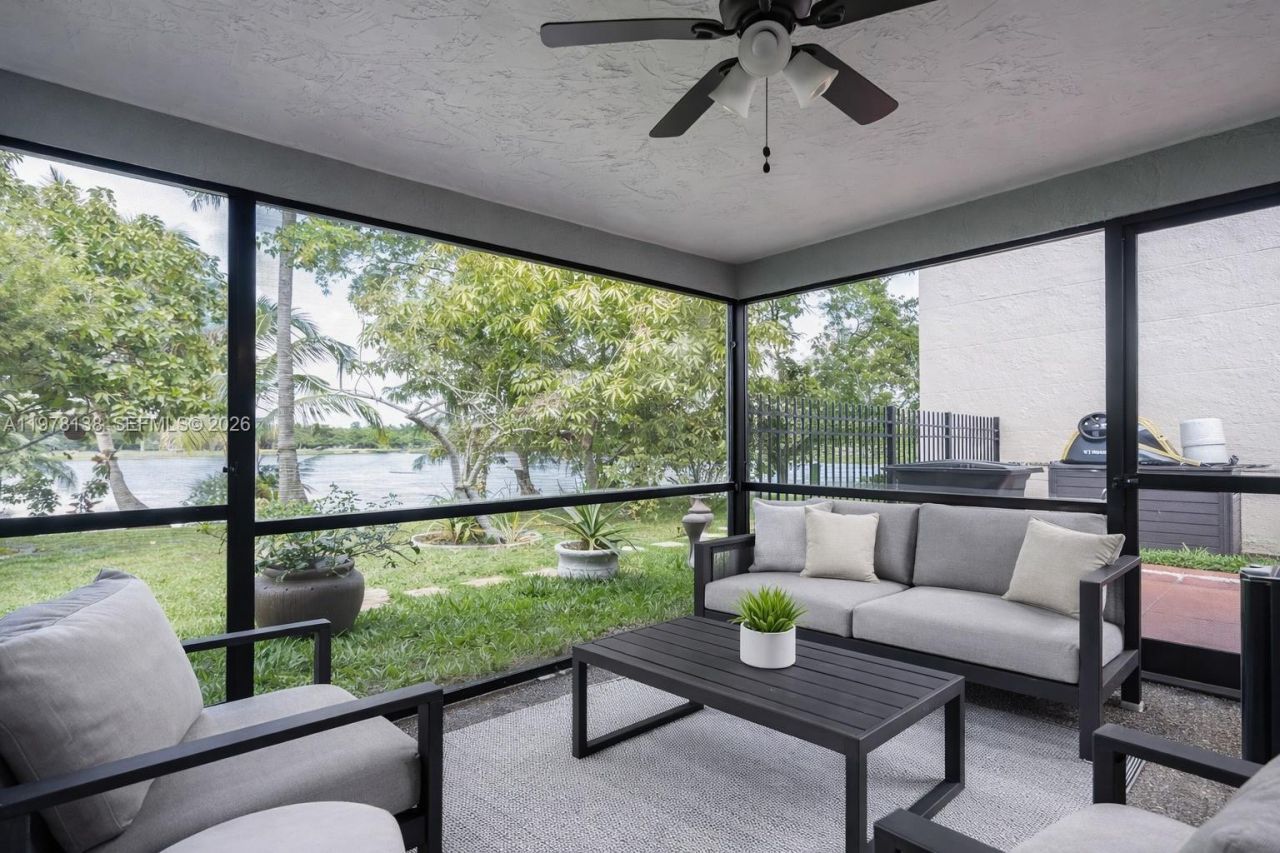 529 Lakeside Cir, Sunrise, FL 33326 Photo