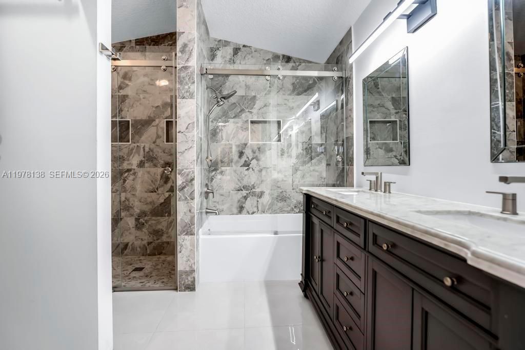 529 Lakeside Cir, Sunrise, FL 33326 Photo