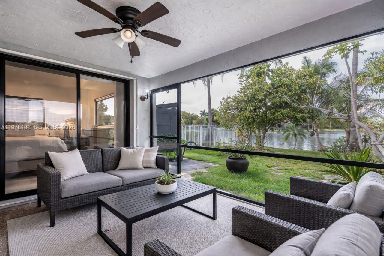 529 Lakeside Cir, Sunrise, FL 33326 Photo