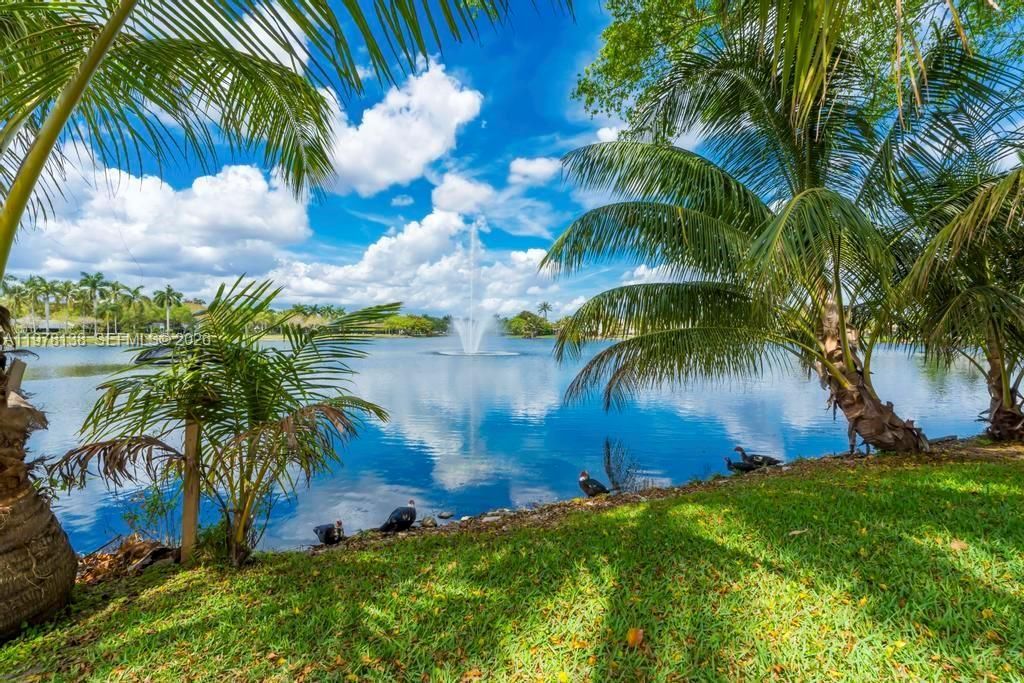 529 Lakeside Cir, Sunrise, FL 33326 Photo