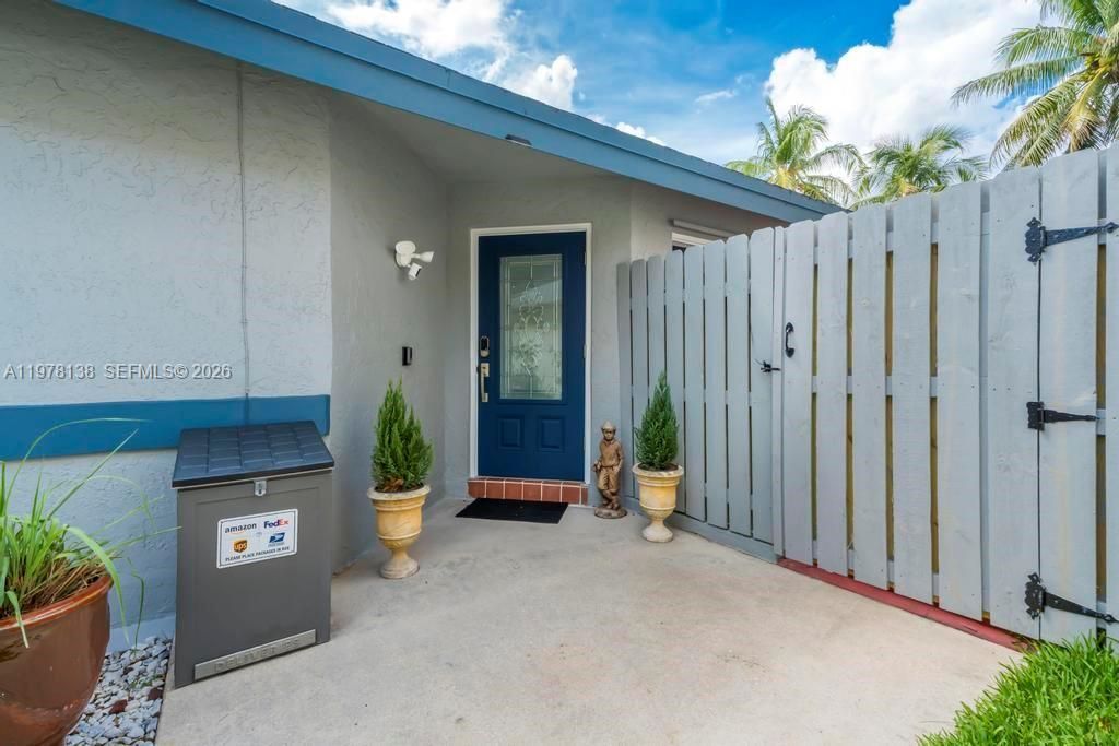 529 Lakeside Cir, Sunrise, FL 33326 Photo