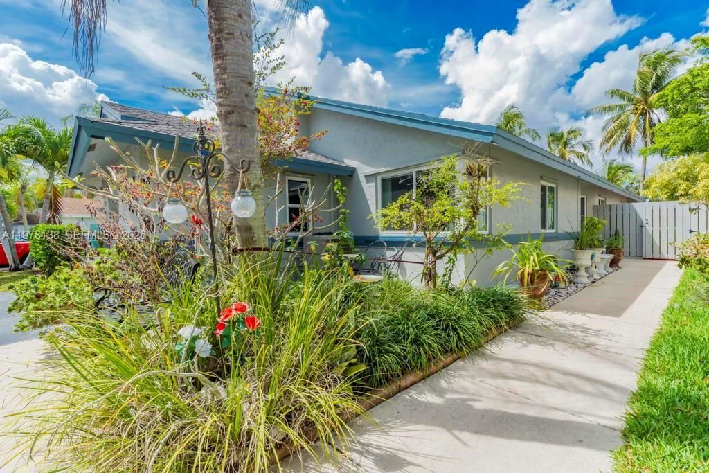 529 Lakeside Cir, Sunrise, FL 33326 Photo