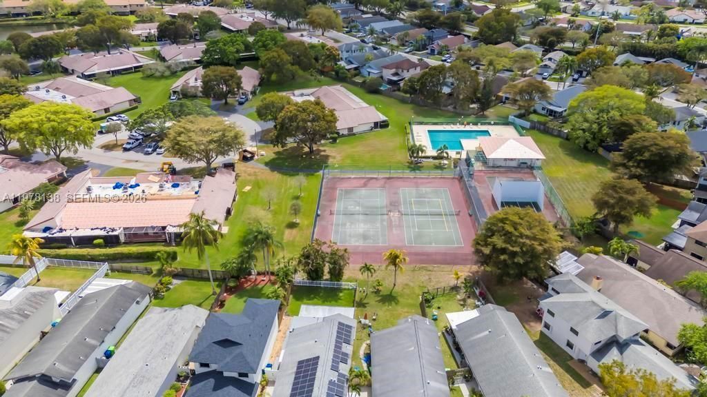 529 Lakeside Cir, Sunrise, FL 33326 Photo