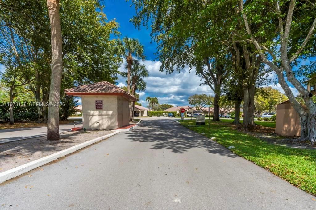 529 Lakeside Cir, Sunrise, FL 33326 Photo