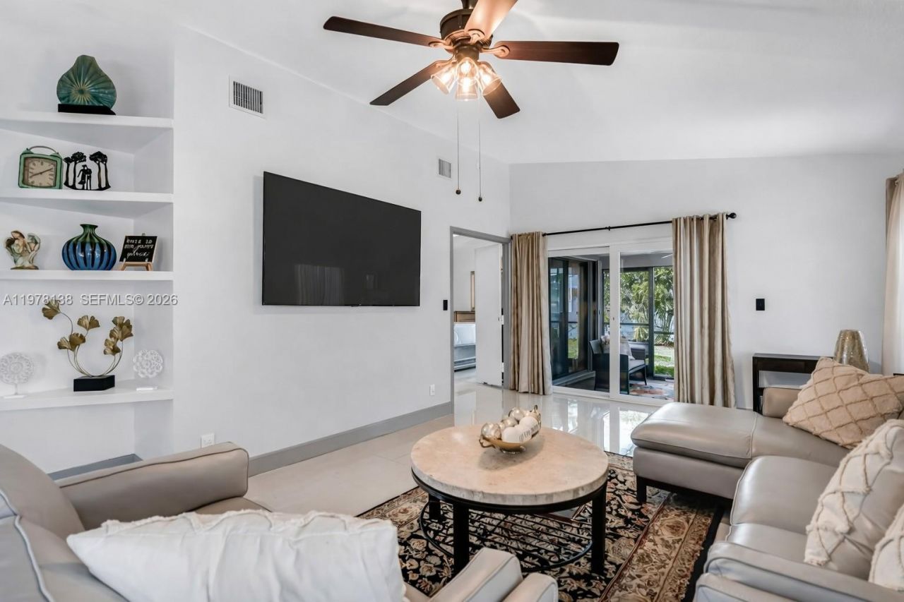 529 Lakeside Cir, Sunrise, FL 33326 Photo