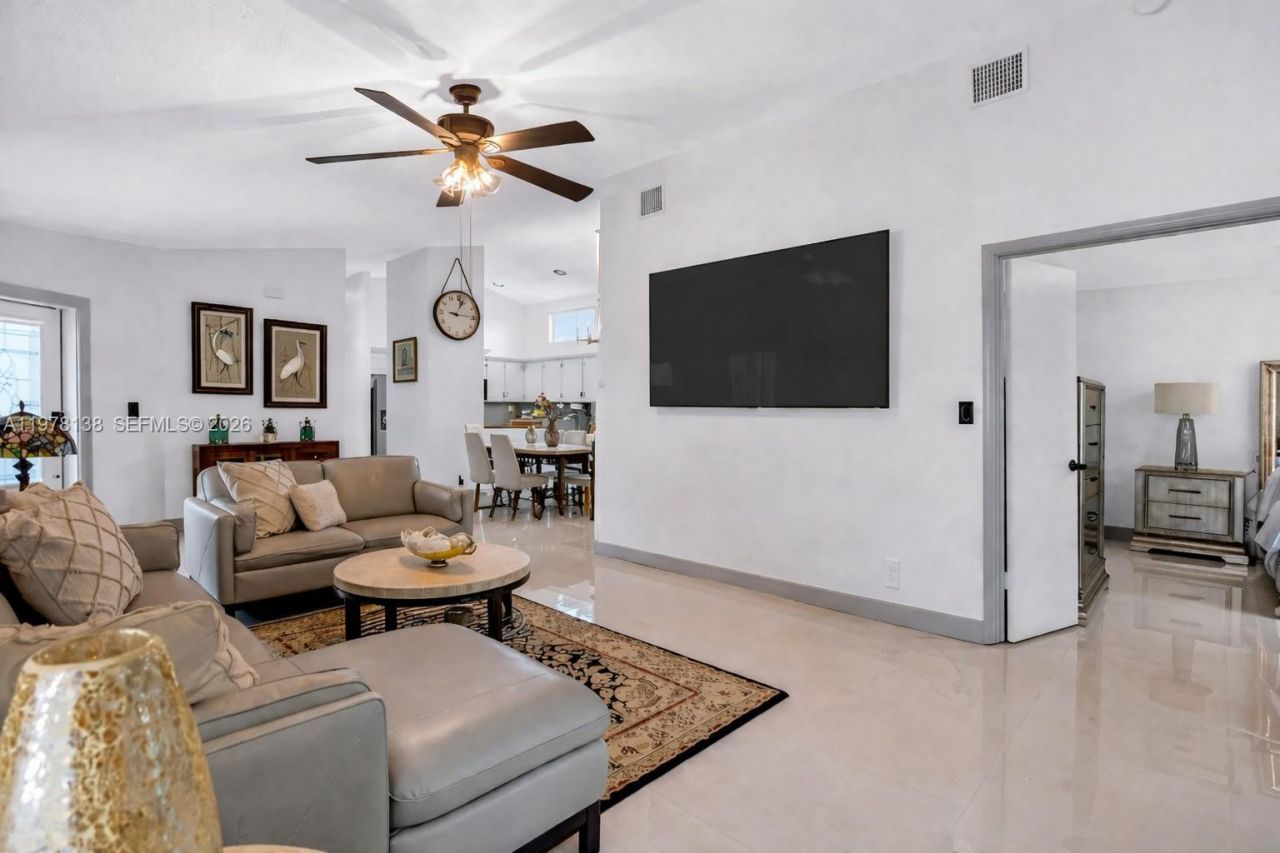 529 Lakeside Cir, Sunrise, FL 33326 Photo