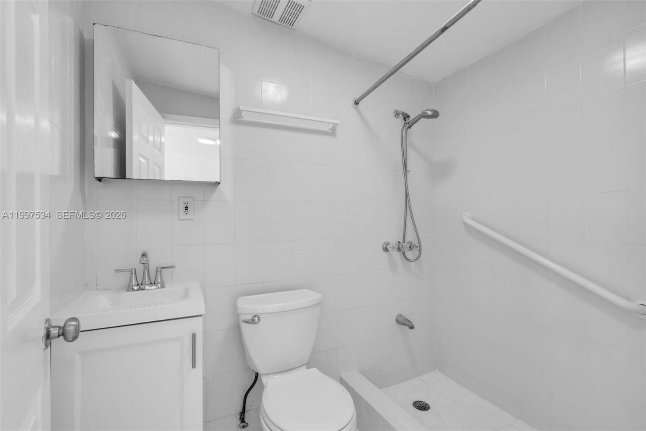 201 SW 51st Ct, Unit 3, Miami, FL 33134 Photo