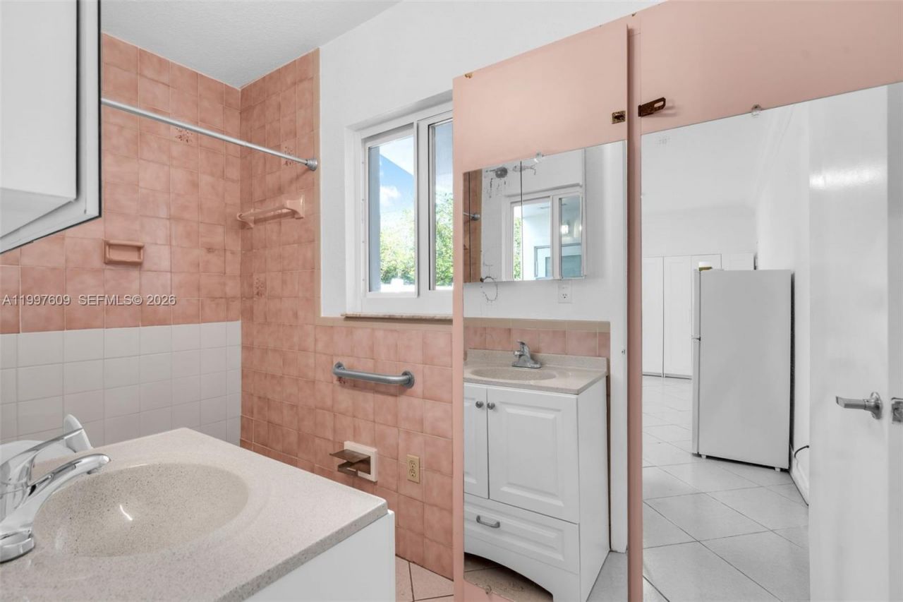 201 SW 51st Ct, Unit 4, Miami, FL 33134 Photo