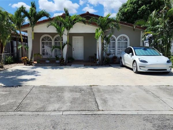 880 E 26th St, Hialeah, FL 33013