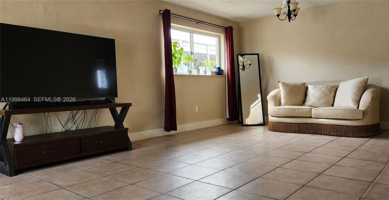 880 E 26th St, Hialeah, FL 33013 Photo