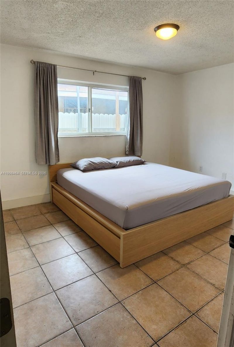 880 E 26th St , Hialeah, FL 33013 Photo