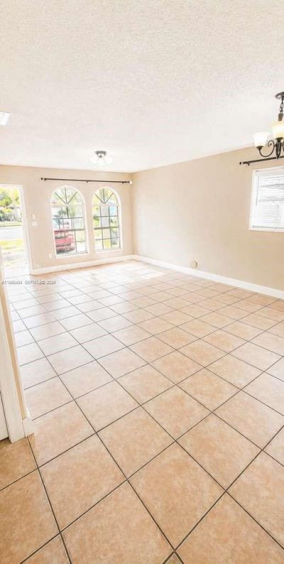880 E 26th St, Hialeah, FL 33013 Photo