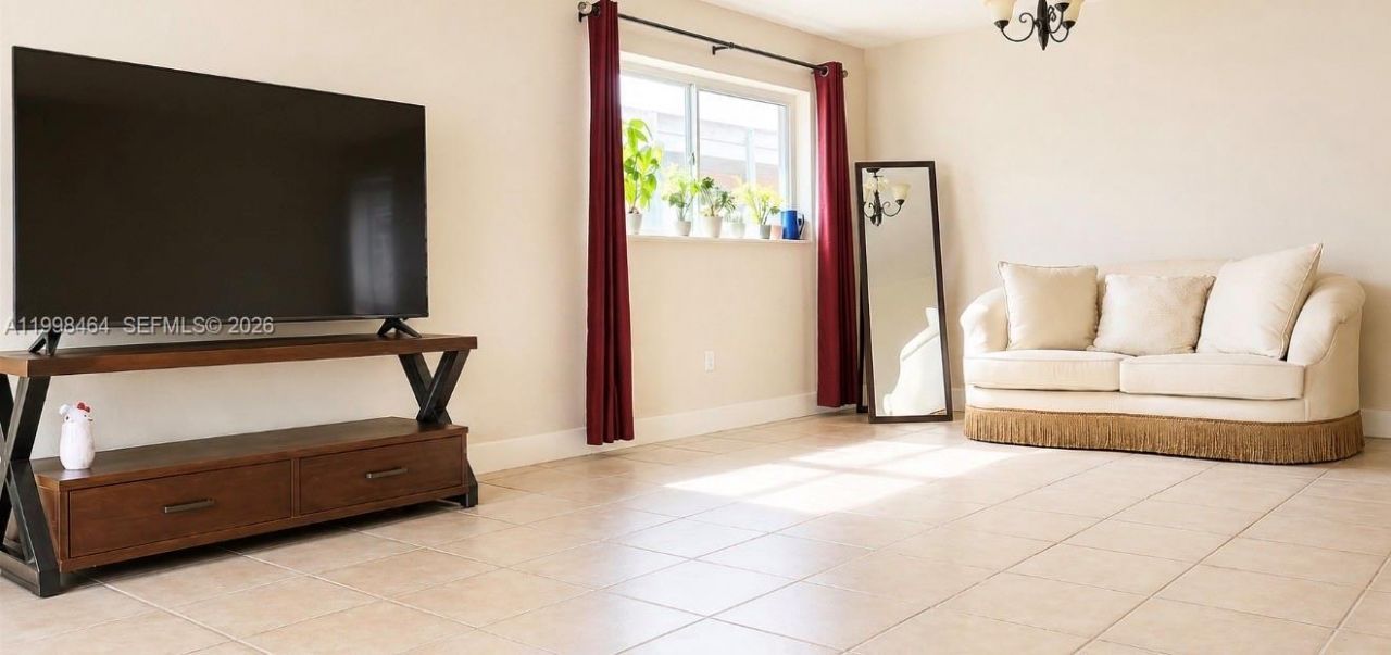 880 E 26th St, Hialeah, FL 33013 Photo