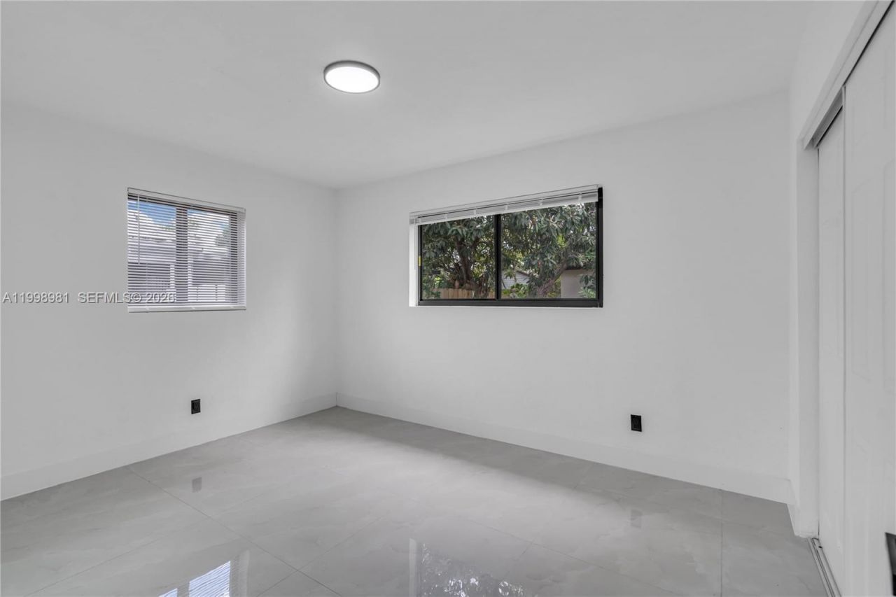 1000 NW 198th St, Miami Gardens, FL 33169 Photo