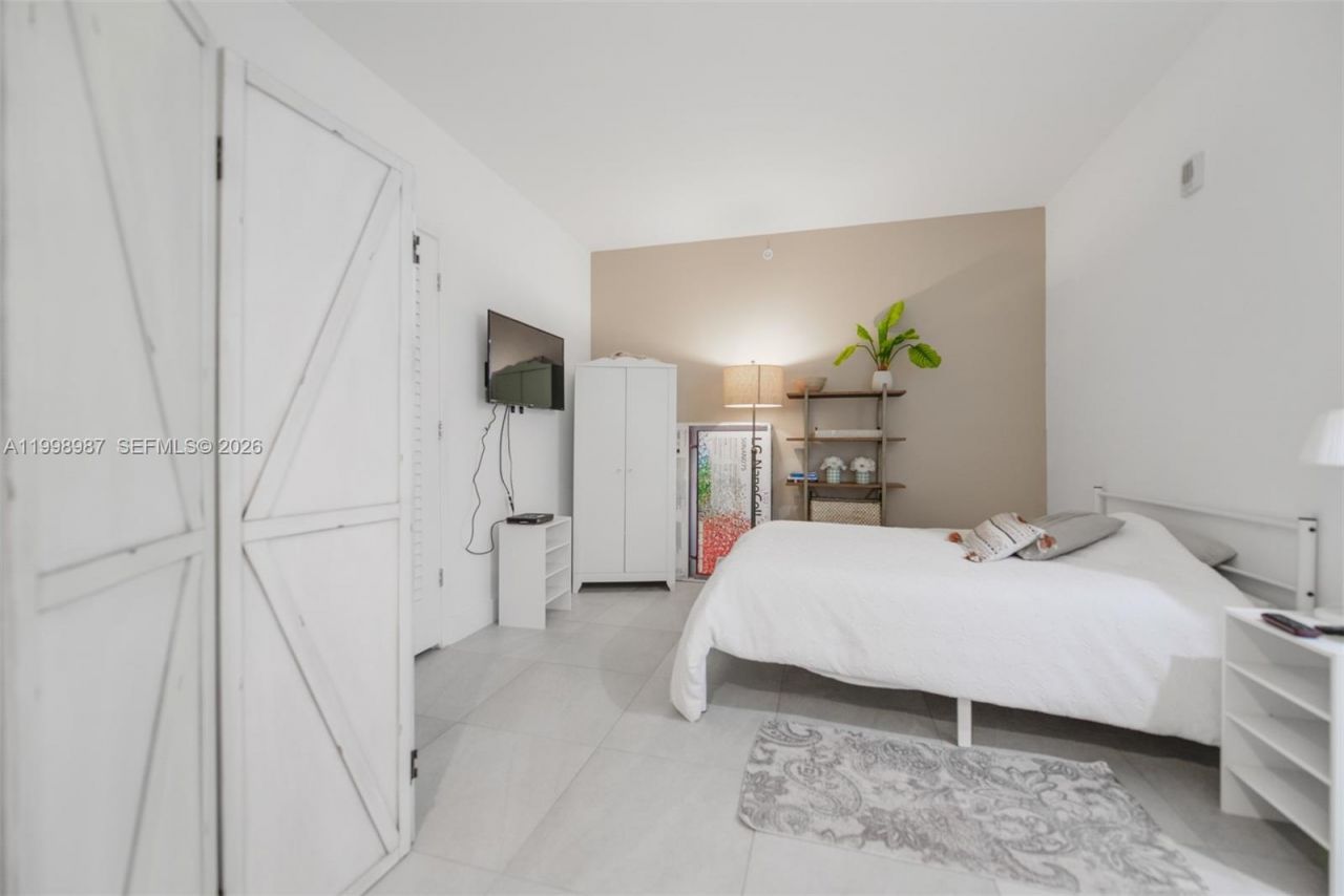 1010 Brickell Ave, Unit 2906, Miami, FL 33131 Photo