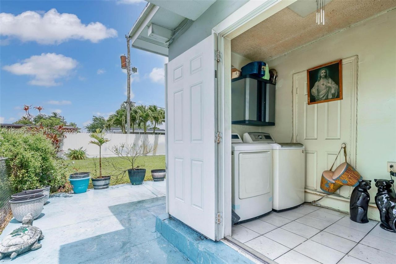 847 W 34th St , Hialeah, FL 33012 Photo